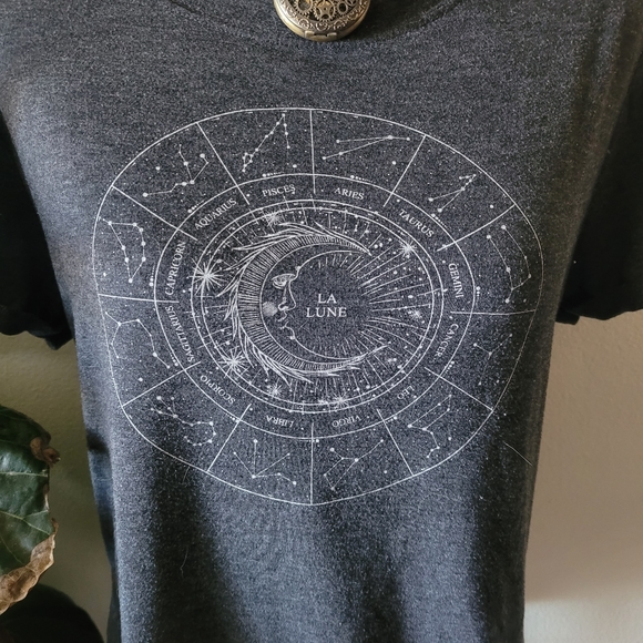 🖤Stars above 'la lune' astrology constellation t-shirt - Picture 2 of 7